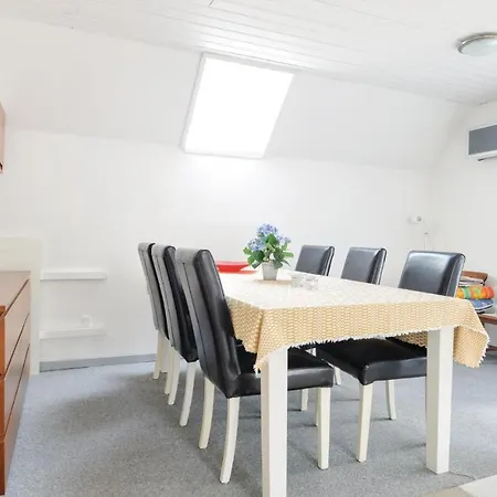 Three-bedroom Holiday In Logstor Løgsted