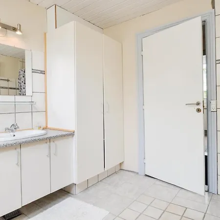 Three-bedroom Holiday In Logstor *